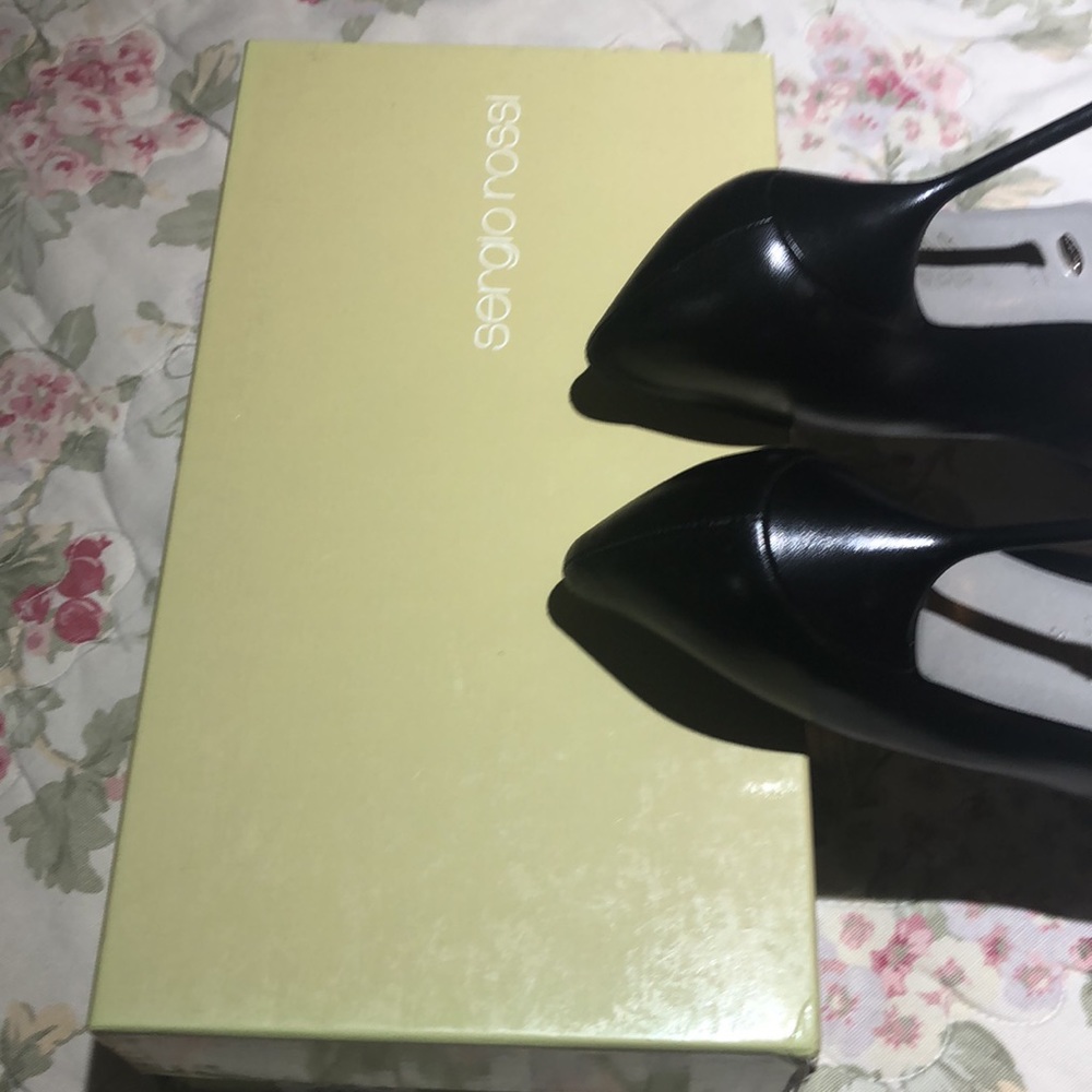 Shoes - Picture 4 of 6